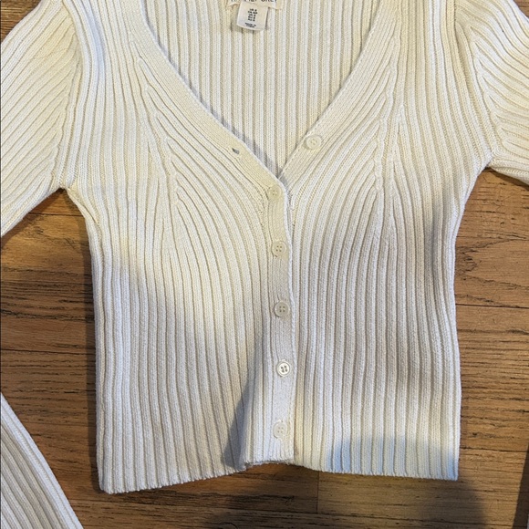 White Ribbed Women's Cropped Cardigan Sweater - Picture 2 of 4